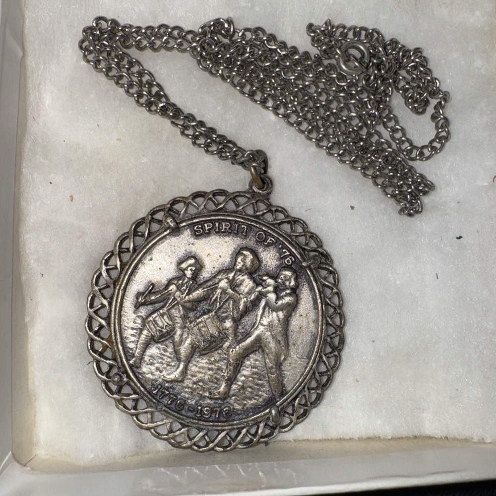 Vintage Bicentennial Spirit of '76 Pendant Necklace Great Seal‎ of United States